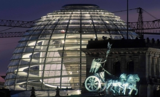 Quadriga vor Reichstagskuppel